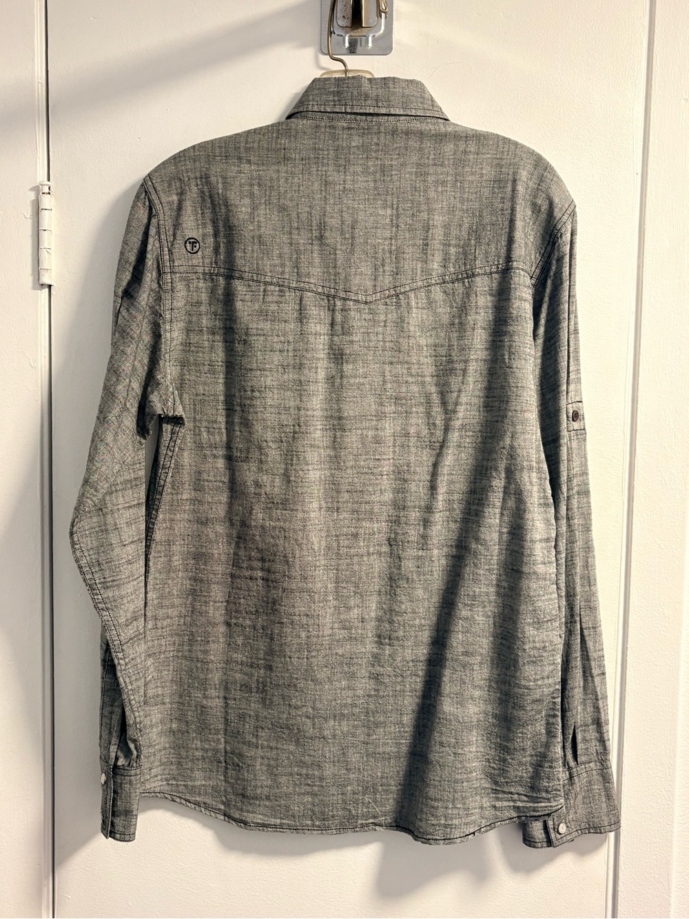 Men's Gray Long-Sleeve Button-Up Shirt Size Medium - Picture 3 of 4